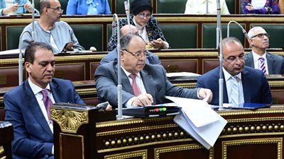 بعد هجوم رئيس البرلمان، وزير المالية يحضر جلسة مناقشة الموازنة العامة