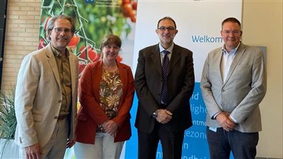 الهوبي يلتقي رئيس هيئة سلامة الغذاء الهولندية..وشن حملات على 115 منشأة غذائية