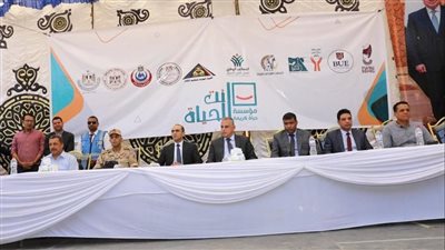 محافظ سوهاج يتفقد القافلة التنموية الشاملة ويشارك في حوار مجتمعي 