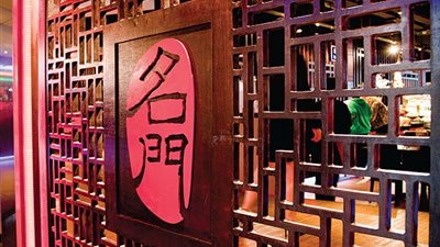 أغرب دعوى قضائية.. عائلة صينية تقاضي عريسا رفض دفع فاتورة لقاء التعارف (فيديوجراف)