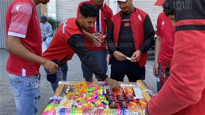 الصفارة سلاح جماهير الوداد في مواجهة لاعبي الأهلي بالمغرب (فيديو)