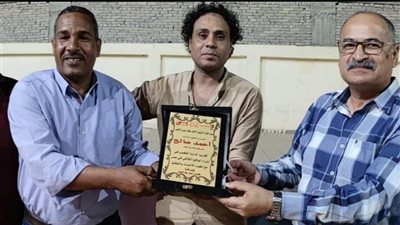 النقابة الفرعية لكتاب مصر تكرم مدير قصر ثقافة الأقصر لدوره في نشر الوعي 