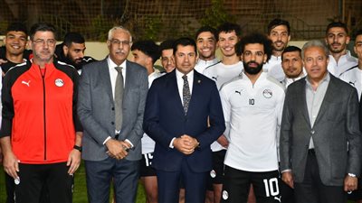 أشرف صبحي يشهد المران الأخير لـ منتخب مصر قبل السفر إلى المغرب