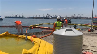  نجاح مناورة مصر المحروسة 19 لمكافحة التلوث البترولي بميناء غرب بورسعيد (صور)