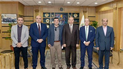 المنصورة تبحث تفعيل الدرجة العلمية المزدوجة مع جامعة لويفيل 