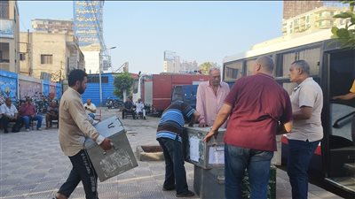 لحظة خروج ورق الامتحانات لتوزيعه على لجان الثانوية العامة بالدقهلية (فيديو وصور) 