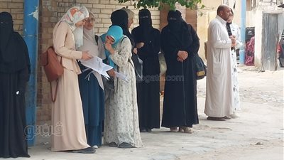 توافد طلاب الثانوية العامة على لجان مطروح لأداء امتحان التربية الدينية (صور) 