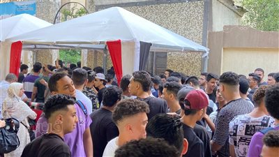 بث مباشر.. توافد طلاب أولى ثانوي لأداء امتحاني الفيزياء واللغة الأجنبية الثانية بالبحيرة (فيديو)