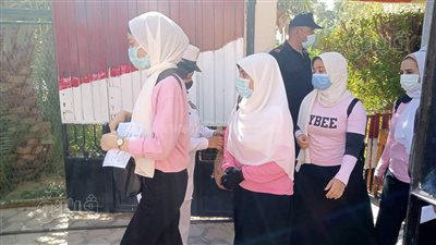 تشديدات أمنية أمام لجنة أولاد الأكابر قبل بدء امتحانات الثانوية العامة بسوهاج (بث مباشر) 