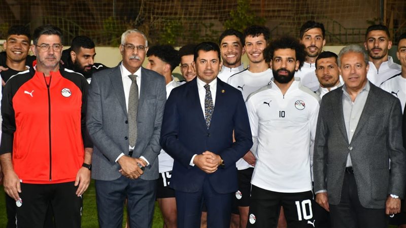 أشرف صبحي يشهد المران