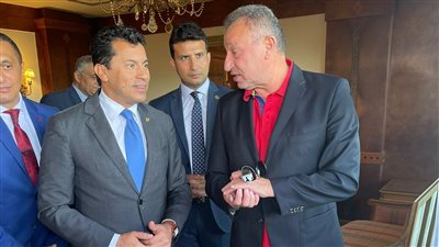 وزير الشباب والرياضة يستقبل بعثة النادي الأهلي بمطار القاهرة الدولي (صور)