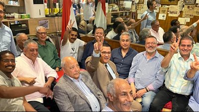 وزير العمل يشارك المصريين فرحتهم بفوز الأهلي في بيت العائلة بجنيف (صور)