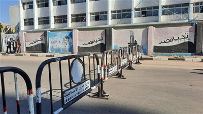 استمرار أعمال التفتيش أمام لجان الثانوية بالإسماعيلية بعد بدء امتحان التربية الدينية (فيديو) 