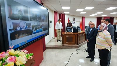محافظ بورسعيد يتفقد غرفة عمليات امتحانات الشهادة الثانوية العامة