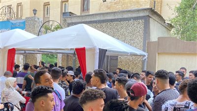 المشاهد الأولى لانطلاق ماراثون الثانوية العامة 2023، أولياء الأمور أمام اللجان، والطلاب: الأهلي فرحنا (فيديو وصور)