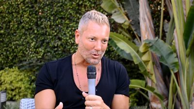 تامر هجرس عن أزمته الصحية: مكنتش بعرف أحرك رجلي كويس (فيديو)