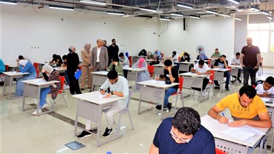 رئيس جامعة المنصورة يتفقد أعمال امتحانات الفصل الدراسي الثاني للعام الجامعي 2022-2023