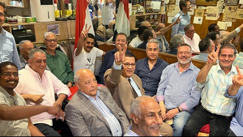 وزير العمل حسن شحاتة