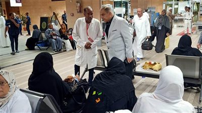 مطار الأقصر يودع أولى رحلات الحجاج (صور)