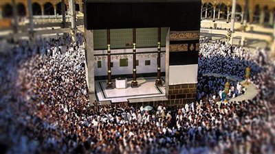 حقيقة فتح باب الكعبة المشرفة ليراها جميع المصلين من الداخل ( فيديو وصور)