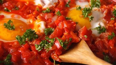 طريقة عمل الشكشوكة، قدميها على الوجبات الرئيسية لتغذية الصغار والكبار