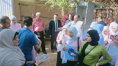 توزيع كمامات ومياه وحلوى علي طلاب الثانوية العامة بالوادي الجديد (صور)