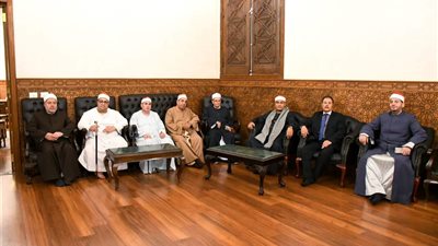 بدء توافد القراء على مقرأة الإمام الحسين (صور)