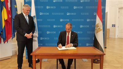 الاتصالات والتعاون الاقتصادي يناقشان تعزيز العمل بوضع سياسات التكنولوجيات البازغة