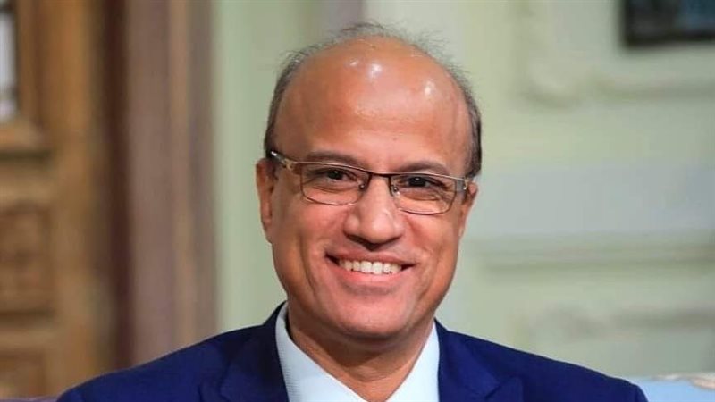 الكاتب الصحفي حسين