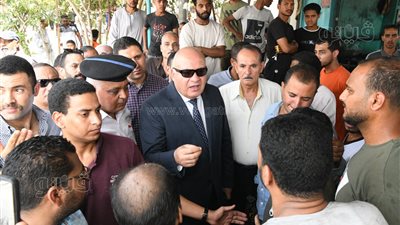 محافظ قنا يتفقد أعمال السيطرة على حريق هائل اندلع بمحطة وقود (صور)