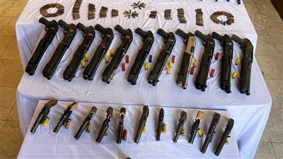 حملة أمنية بأسيوط تضبط 38 قطعة سلاح نارى وهاربين من أحكام قضائية 