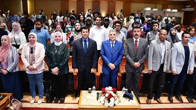 قناة السويس تستقبل وفود منحة ناصر للقيادة الدولية النسخة الرابعة (صور)