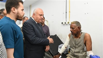 الصور الأولى لسائق شاحنة البترول المحترقة بعد إنقاذه منطقة المعنا في قنا 