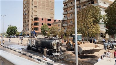  تفاصيل حريق بسيارة وقود ومحطة المعنا، سائق ينقذ منطقة بالكامل من الجحيم، وتحرك عاجل لمحافظ قنا (صور)