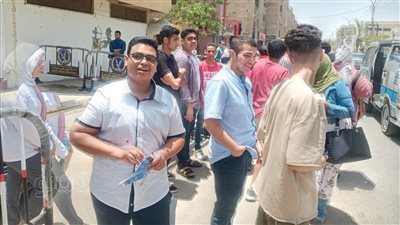 تباين آراء طلاب الثانوية العامة ببني سويف حول امتحاني الاقتصاد والإحصاء 