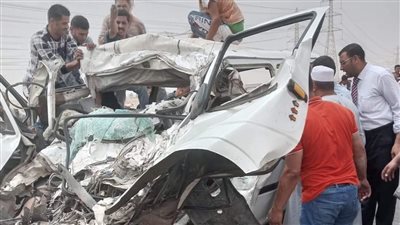 تفريغ الكاميرات للتعرف على سبب وفاة 15 شخصا في تصادم تريلا مع ميكروباص بالصف