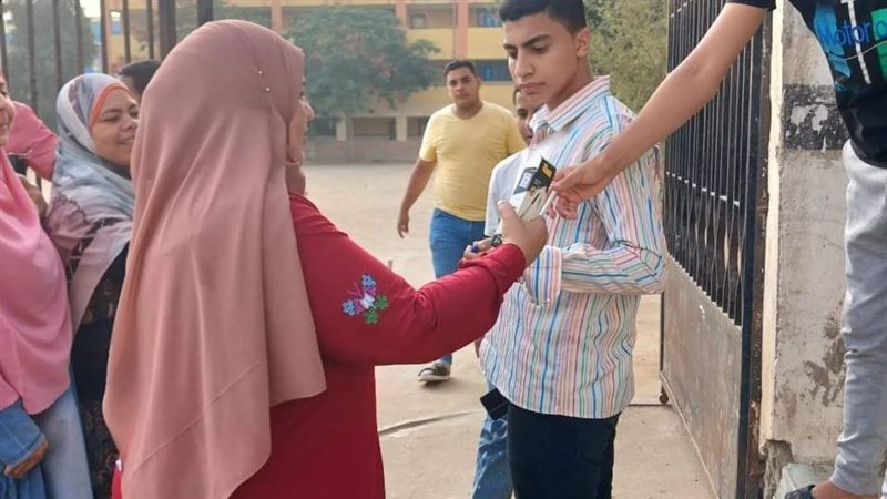 توزيع اقلام ومياه