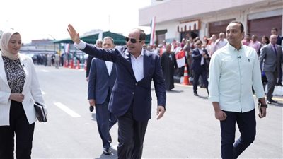 أهالي قرية الأبعادية يرحبون بالسيسي في مشهد جماهيري حاشد (صور)