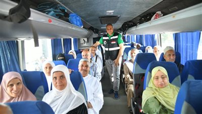 محافظ الغربية يودع حجاج الجمعيات الأهلية قبل زيارة بيت الله