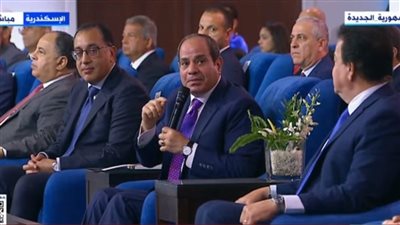 الرئيس السيسي: بيقولوا البلد بتحب الطرق.. وأنا أمين معاكم وعليكم