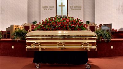 بلجيكي يقيم جنازة وهمية لنفسه للتأكد من محبة عائلته