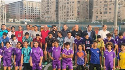 أحمد الشيخ يتفقد أكاديميات النادي شيراتون بحضور نجمي الأهلي السابقين