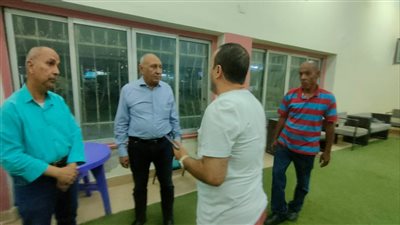 رئيس الغرفة التجارية بالإسماعيلية يتفقد مقر الانتخابات بنادي الشجرة (صور) 