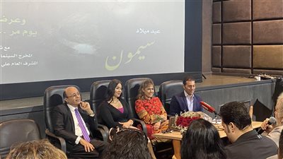 سيمون تحتفل بعيد ميلادها بعد عرض يوم مر ويوم حلو بسينما الهناجر (فيديو وصور)