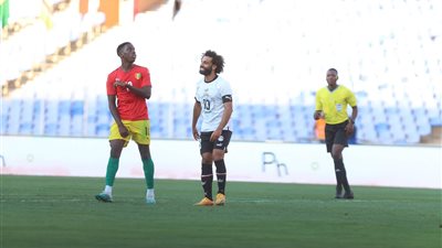 منتخب مصر يواصل تعادله 1/1 أمام غينيا بعد 70 دقيقة 