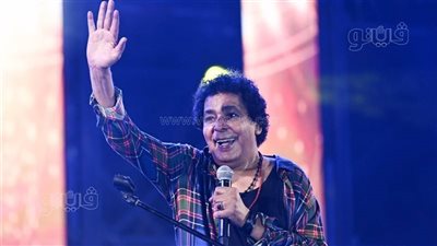 محمد منير يبدأ حفله في جدة بغناء 