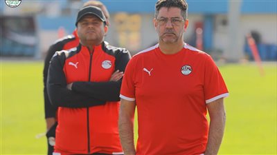 فيتوريا يطيح بثلاثة محترفين في القائمة النهائية لمنتخب مصر بمعسكر أكتوبر