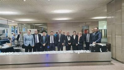 جمارك مطار القاهرة تواصل إحباط حيل المهربين.. ضبط مخدرات وأسلحة بيضاء.. والأدوية والشيش الإليكترونية والعملات أبرز المضبوطات(صور)