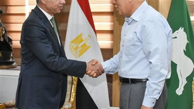 محافظ الشرقية يلتقى ناصر شومان لحل مشاكل وقود وغاز المحافظة 