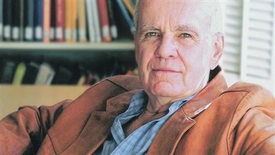 رحيل الكاتب الأميركي الشهير كورماك مكارثي